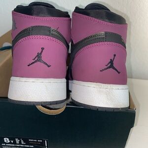 Jordan 1 retro gently used with box